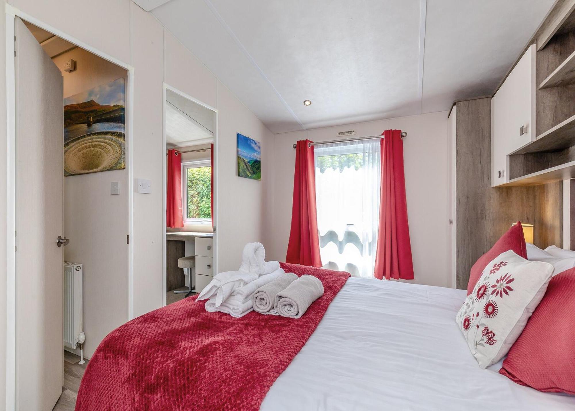 Longnor Wood Holiday Park Екстер'єр фото