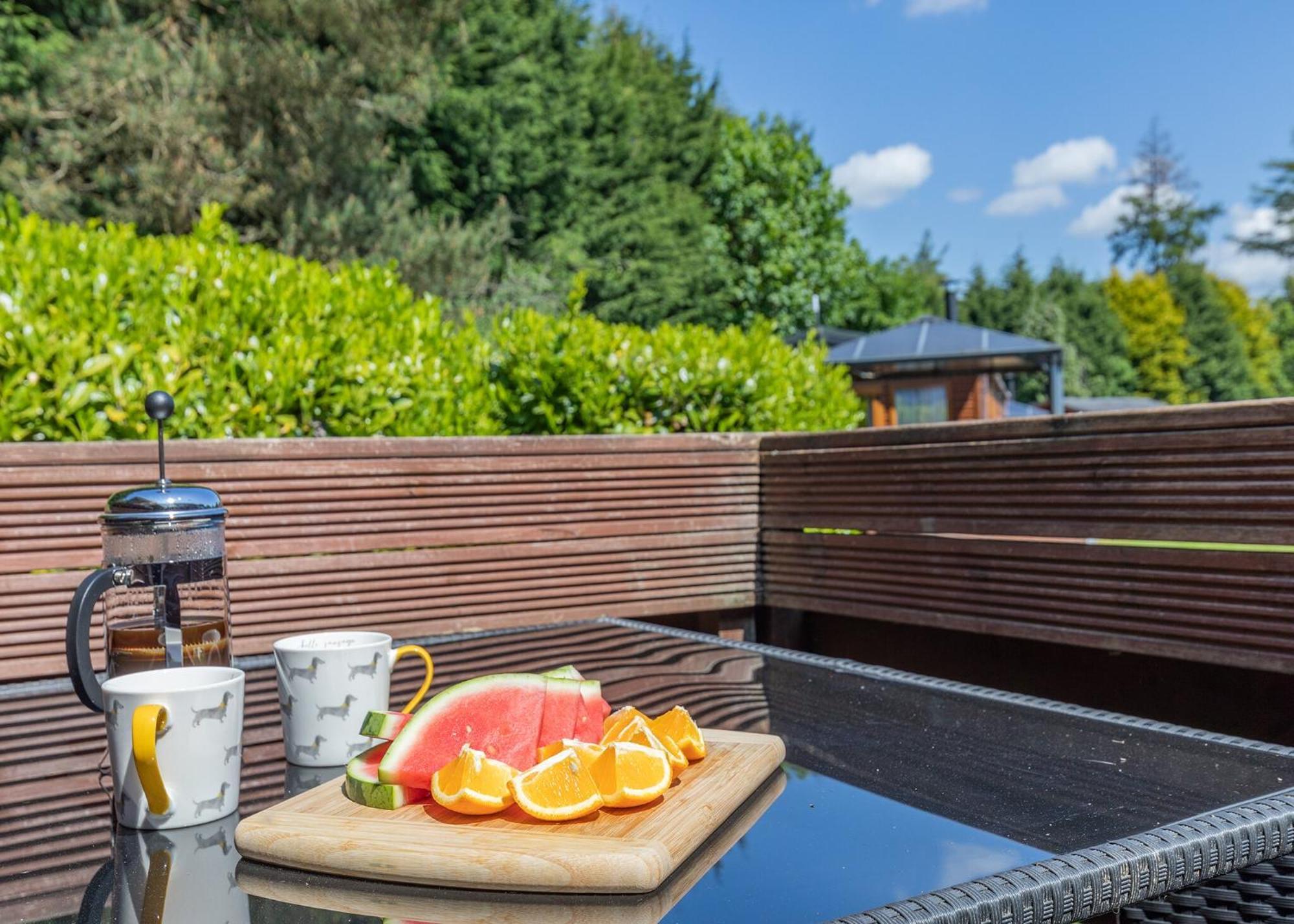 Longnor Wood Holiday Park Екстер'єр фото