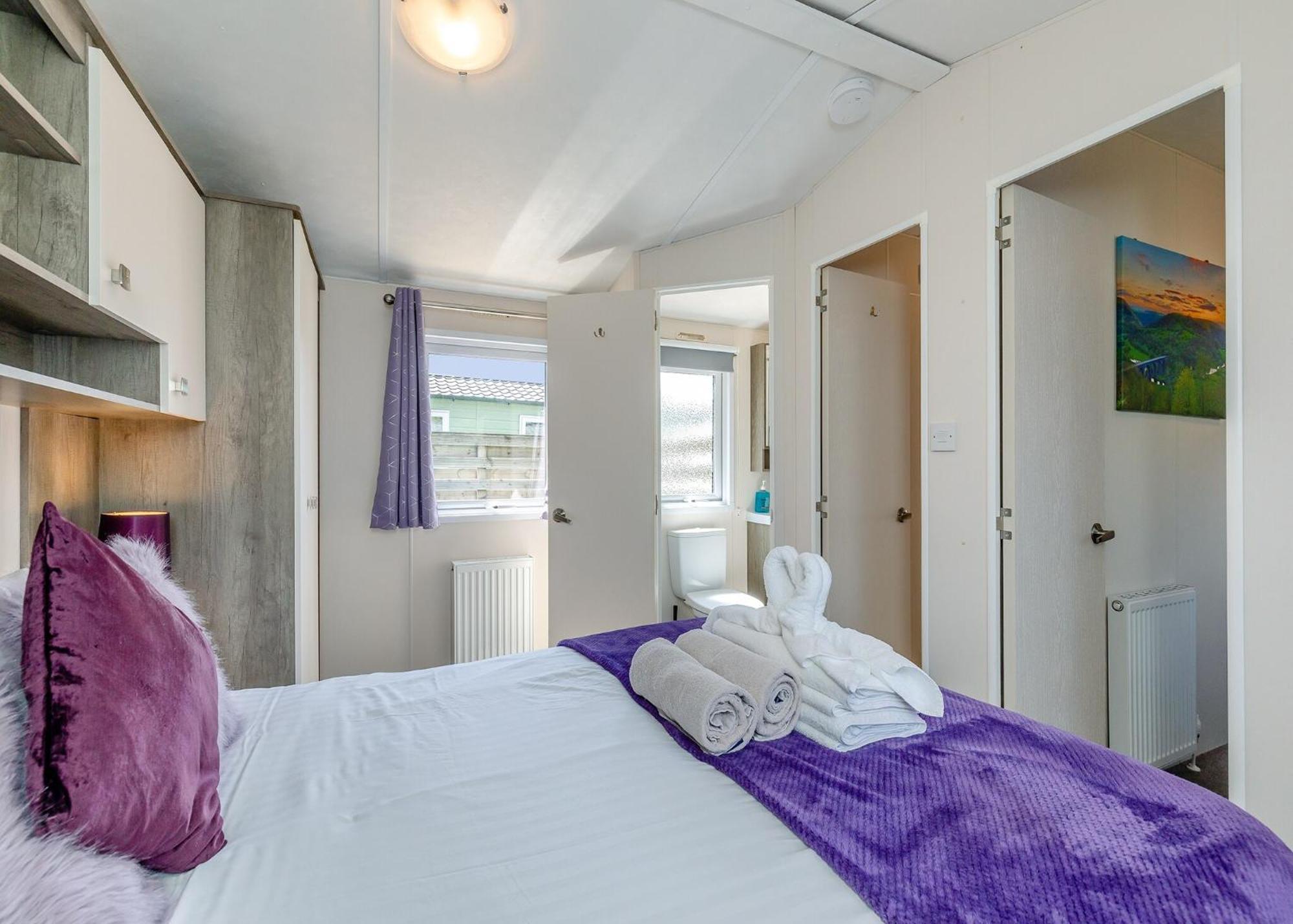Longnor Wood Holiday Park Екстер'єр фото
