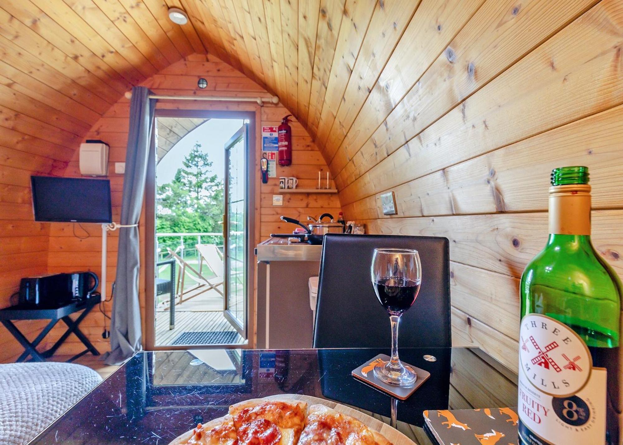 Longnor Wood Holiday Park Екстер'єр фото