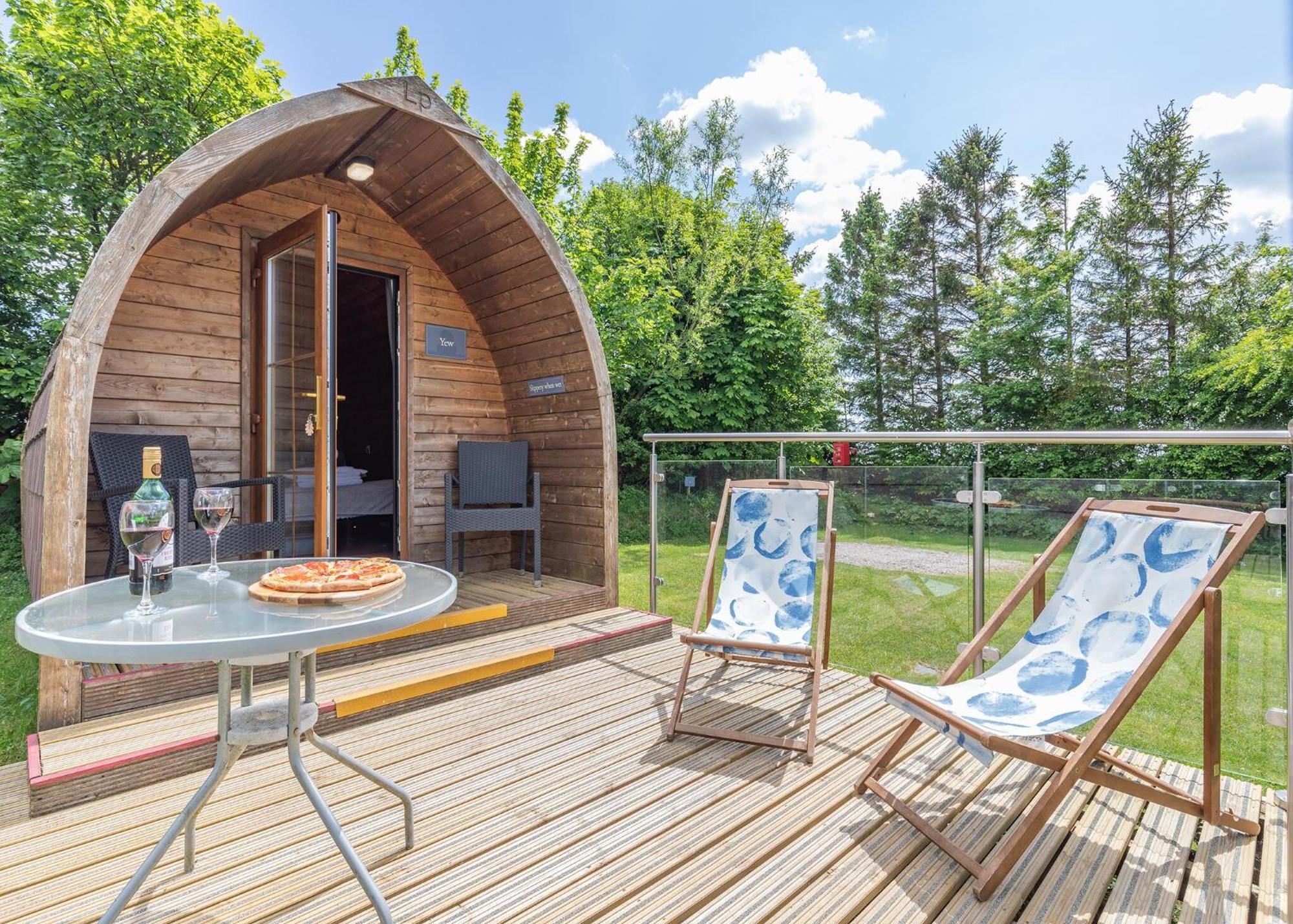 Longnor Wood Holiday Park Екстер'єр фото