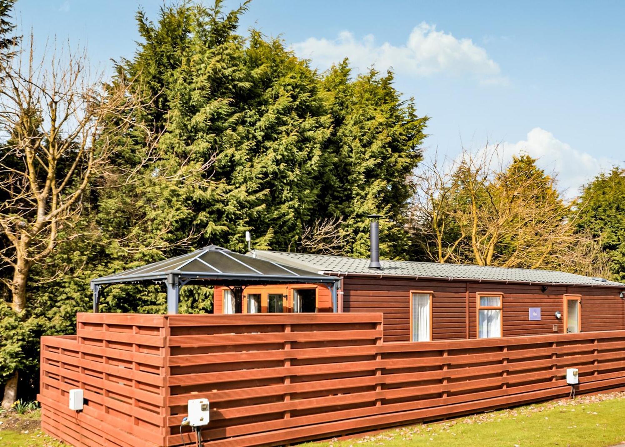 Longnor Wood Holiday Park Екстер'єр фото