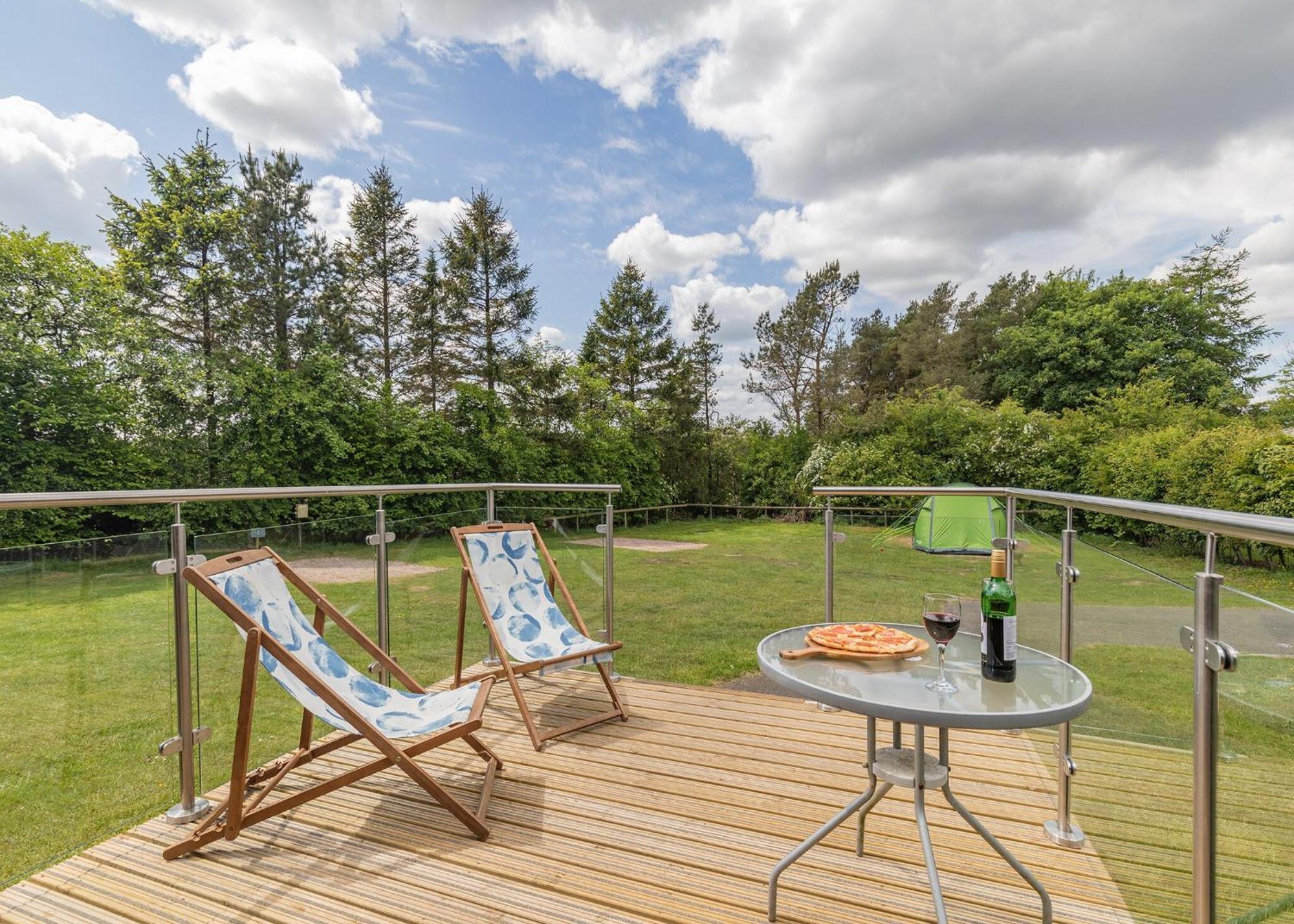 Longnor Wood Holiday Park Екстер'єр фото