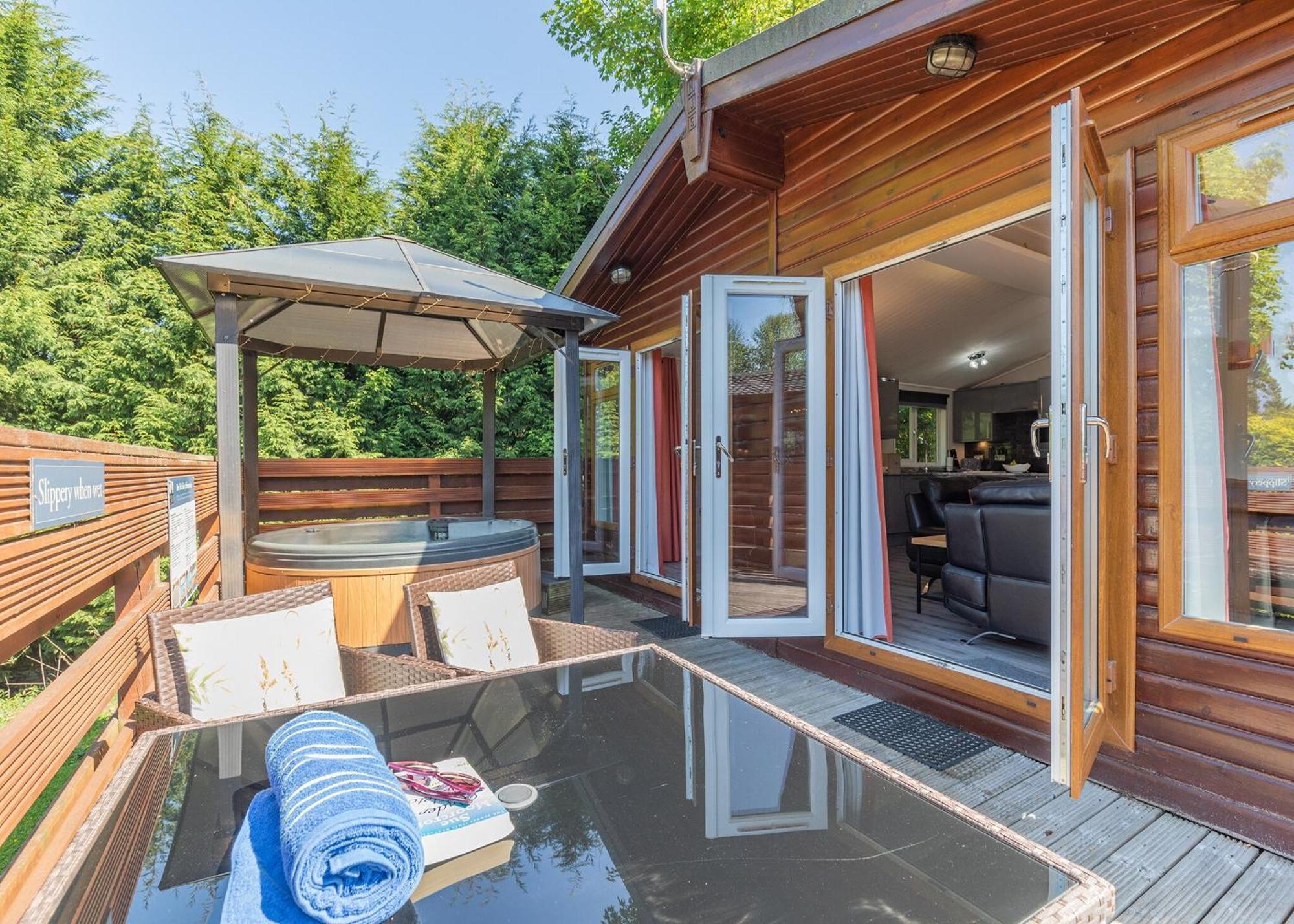 Longnor Wood Holiday Park Екстер'єр фото