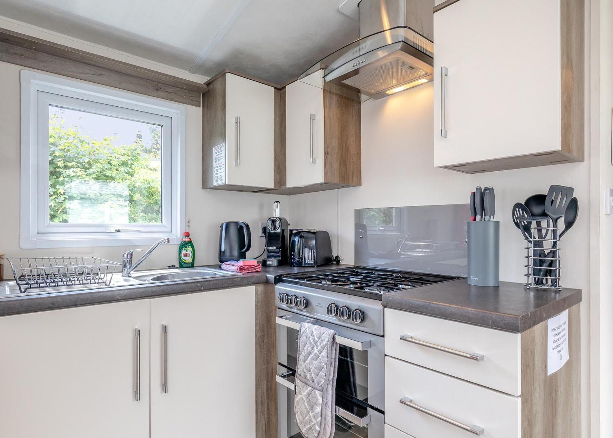 Longnor Wood Holiday Park Екстер'єр фото