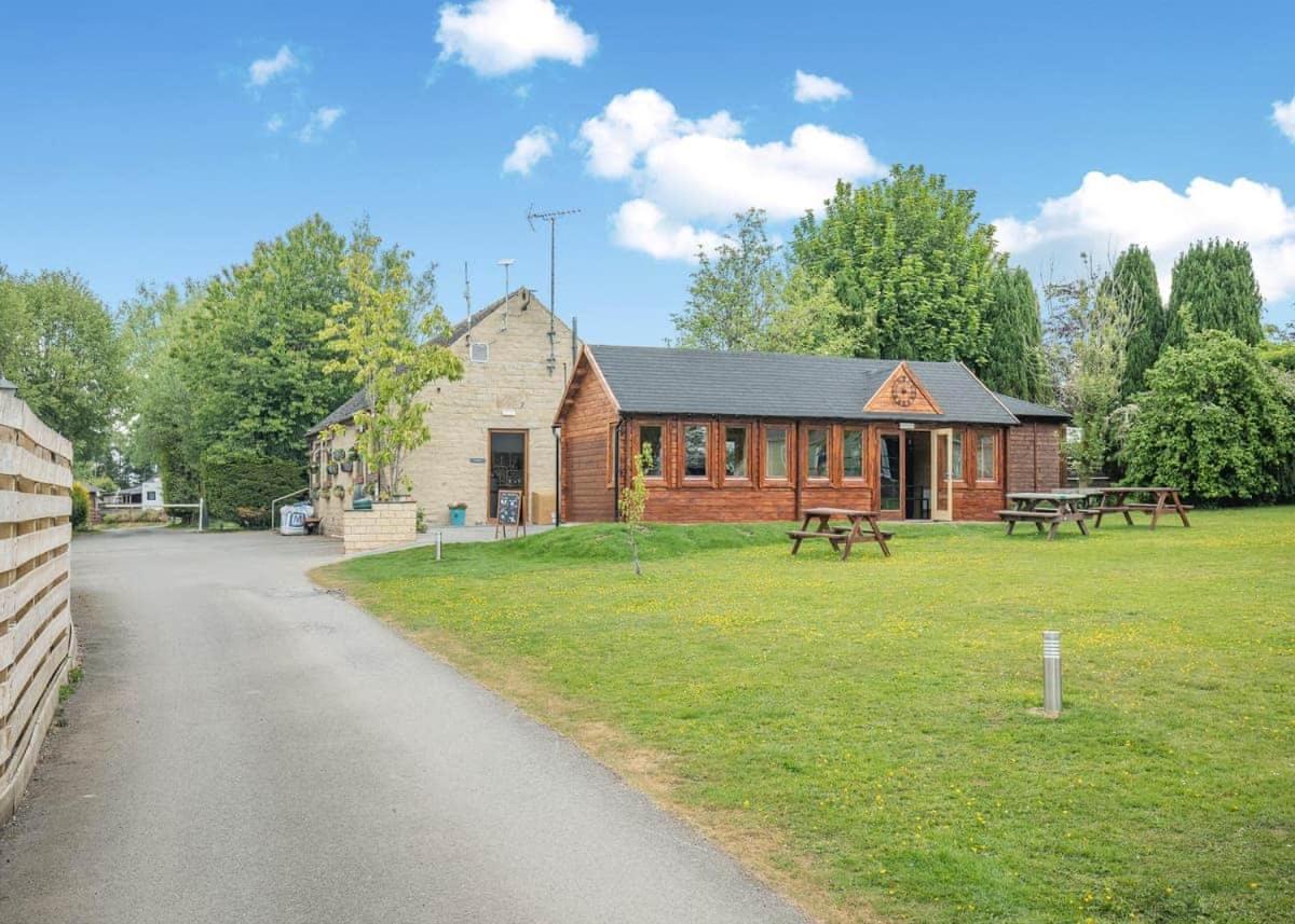 Longnor Wood Holiday Park Екстер'єр фото
